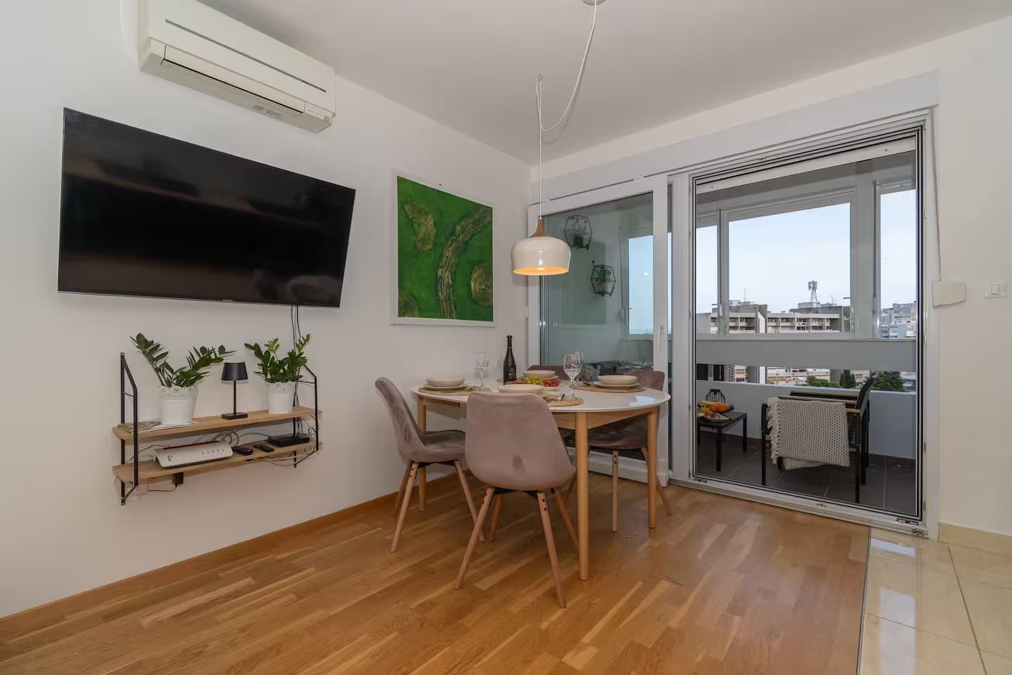 Otto - 2026_ZoZo, Modern Two-bedroom Suite